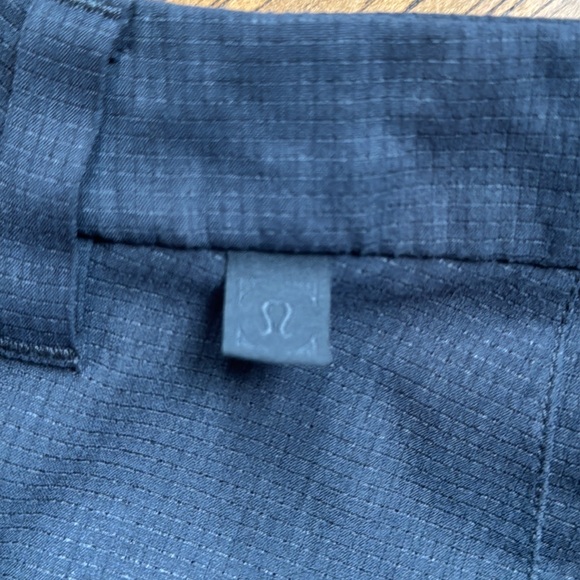 BUNDLE lululemon golf shorts - Picture 3 of 9